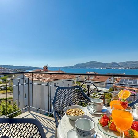 Island Resort Mihaela - Happy Rentals Trogir Zewnętrze zdjęcie