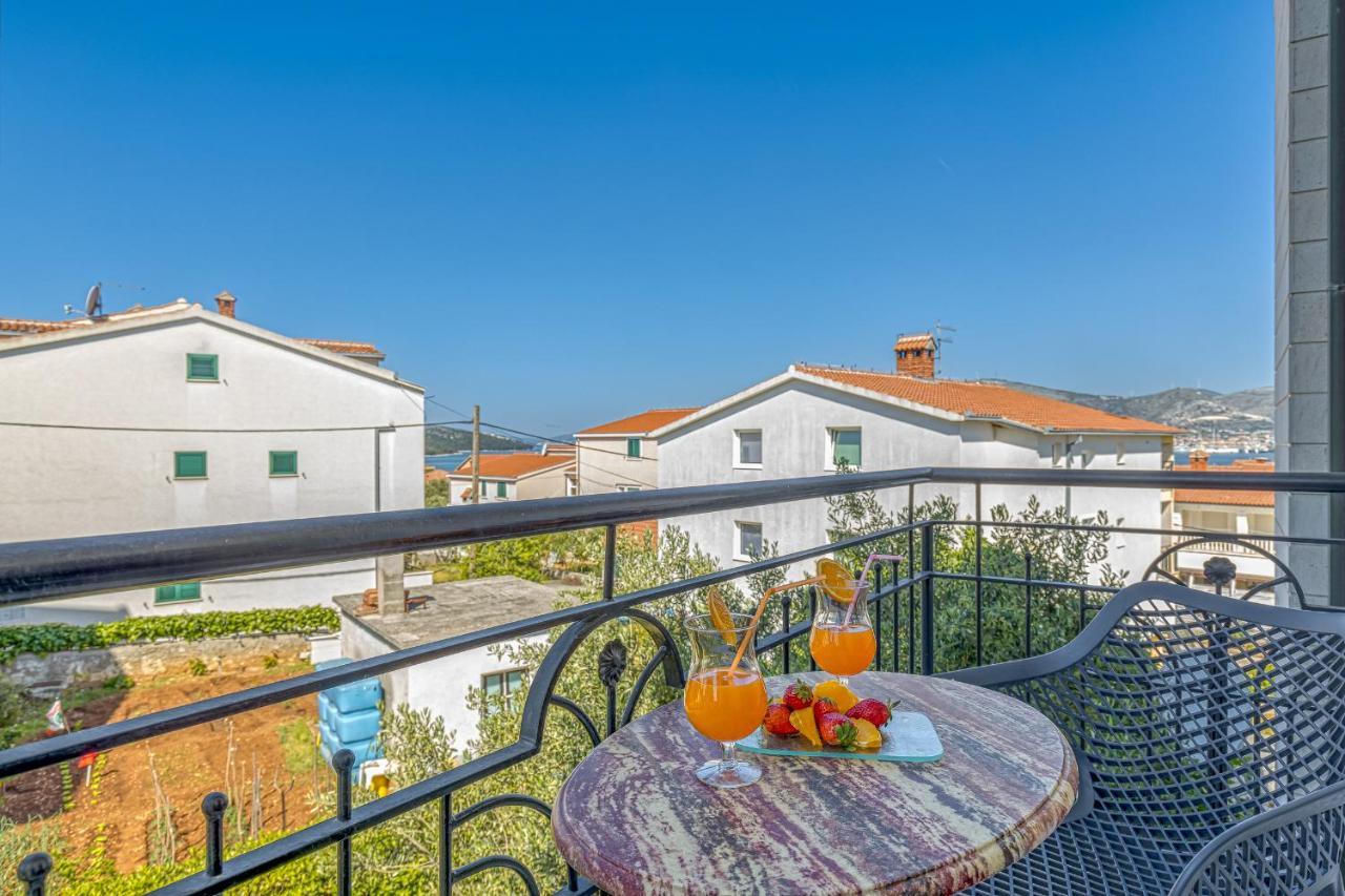 Island Resort Mihaela - Happy Rentals Trogir Zewnętrze zdjęcie