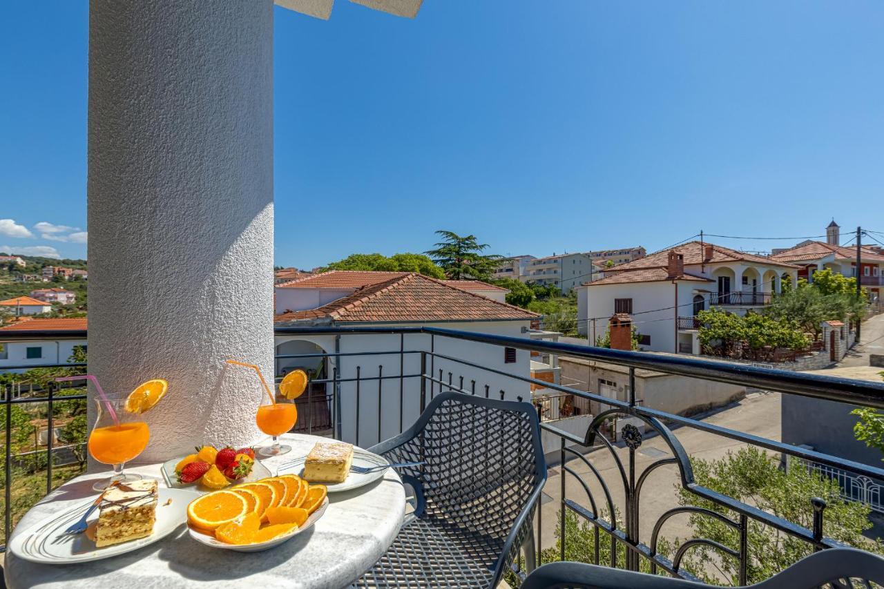 Island Resort Mihaela - Happy Rentals Trogir Zewnętrze zdjęcie