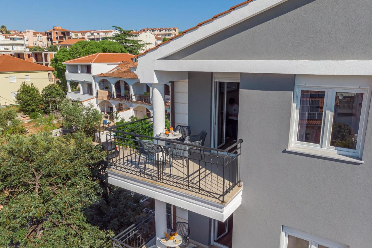 Island Resort Mihaela - Happy Rentals Trogir Zewnętrze zdjęcie