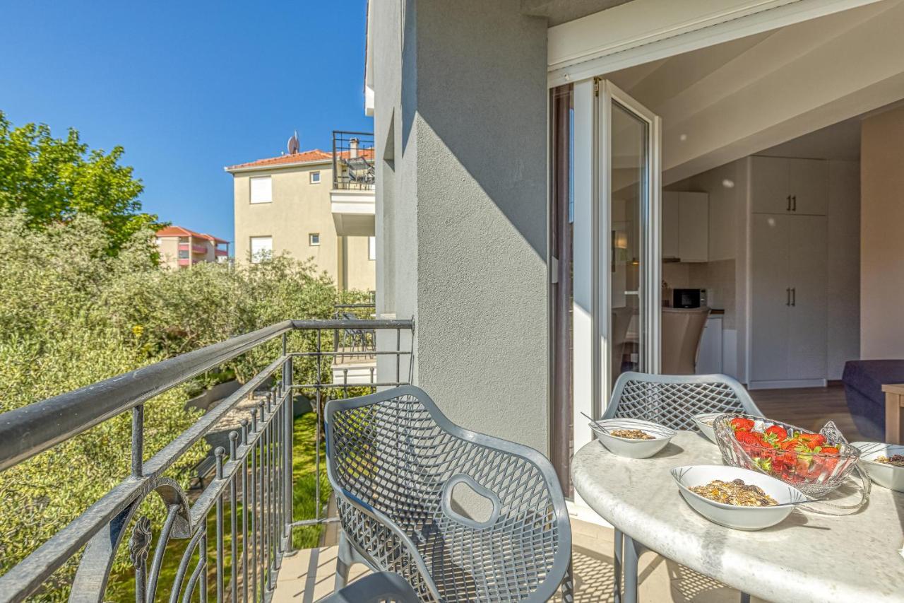 Island Resort Mihaela - Happy Rentals Trogir Zewnętrze zdjęcie