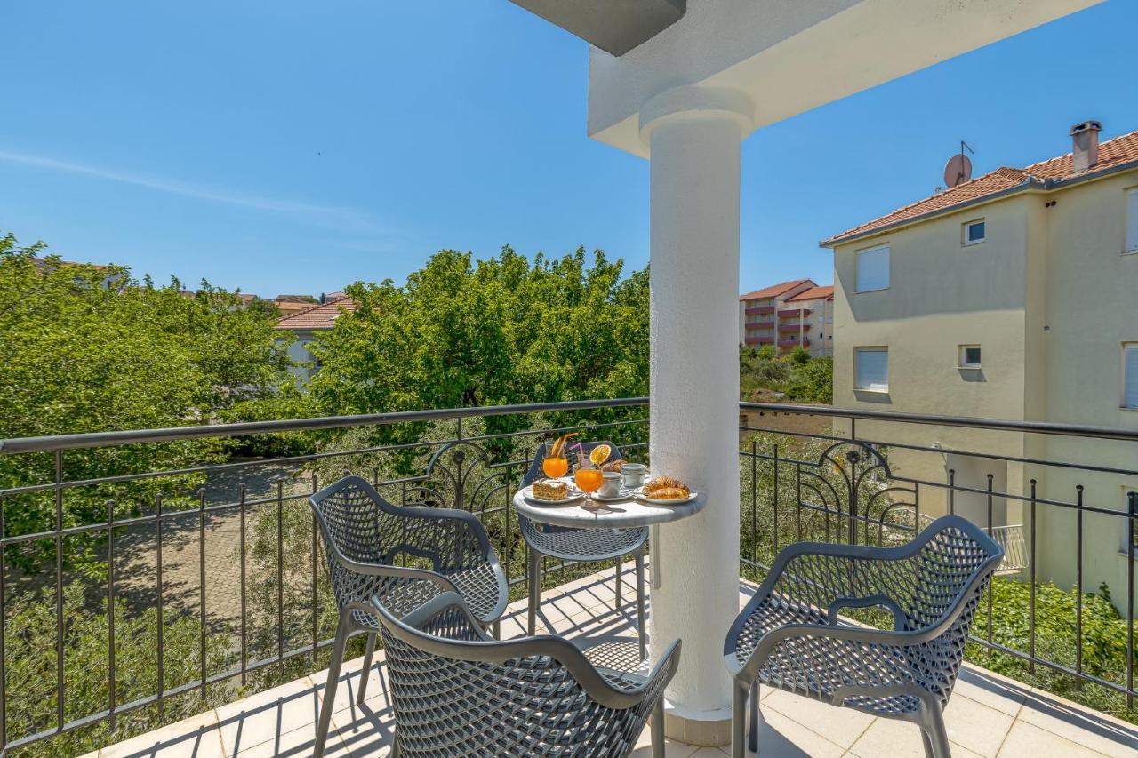 Island Resort Mihaela - Happy Rentals Trogir Zewnętrze zdjęcie