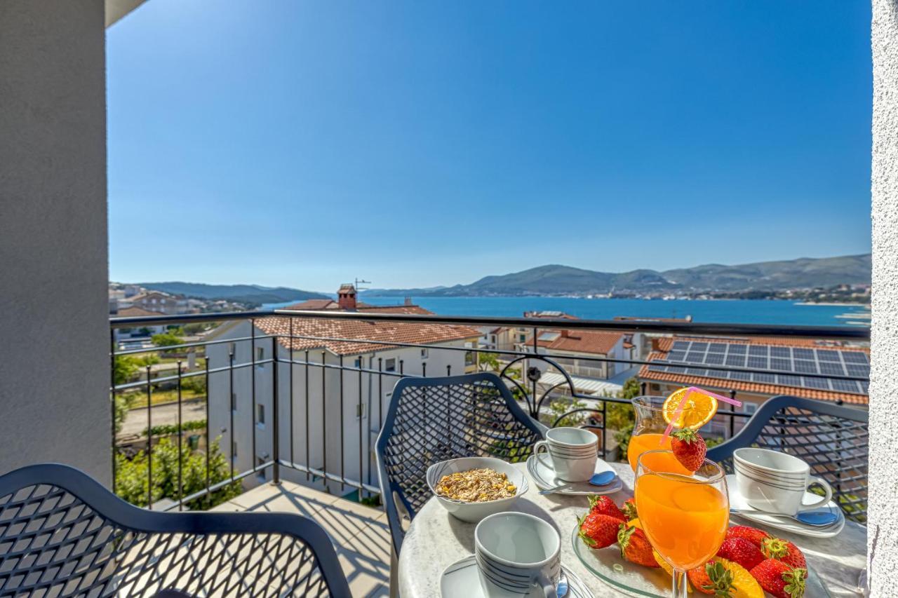 Island Resort Mihaela - Happy Rentals Trogir Zewnętrze zdjęcie