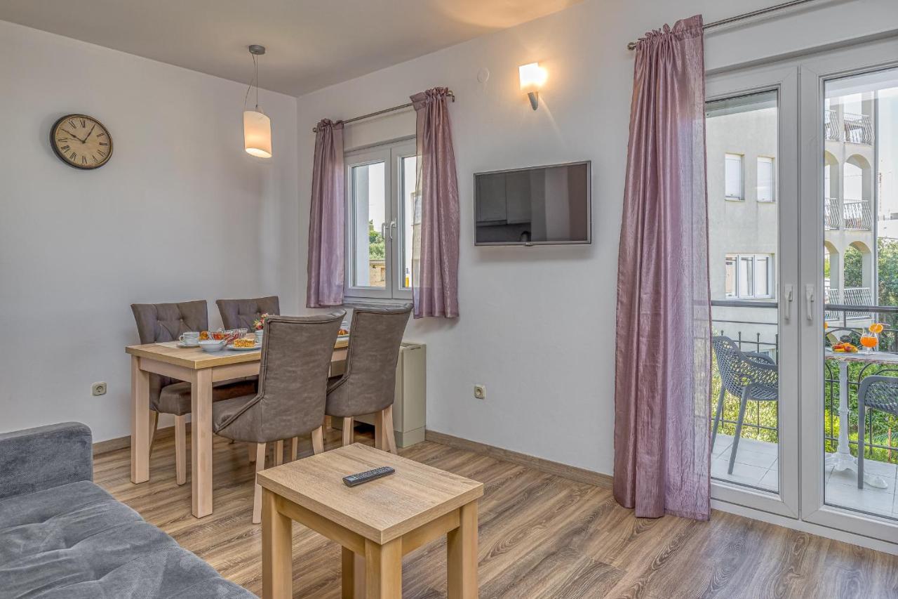 Island Resort Mihaela - Happy Rentals Trogir Zewnętrze zdjęcie