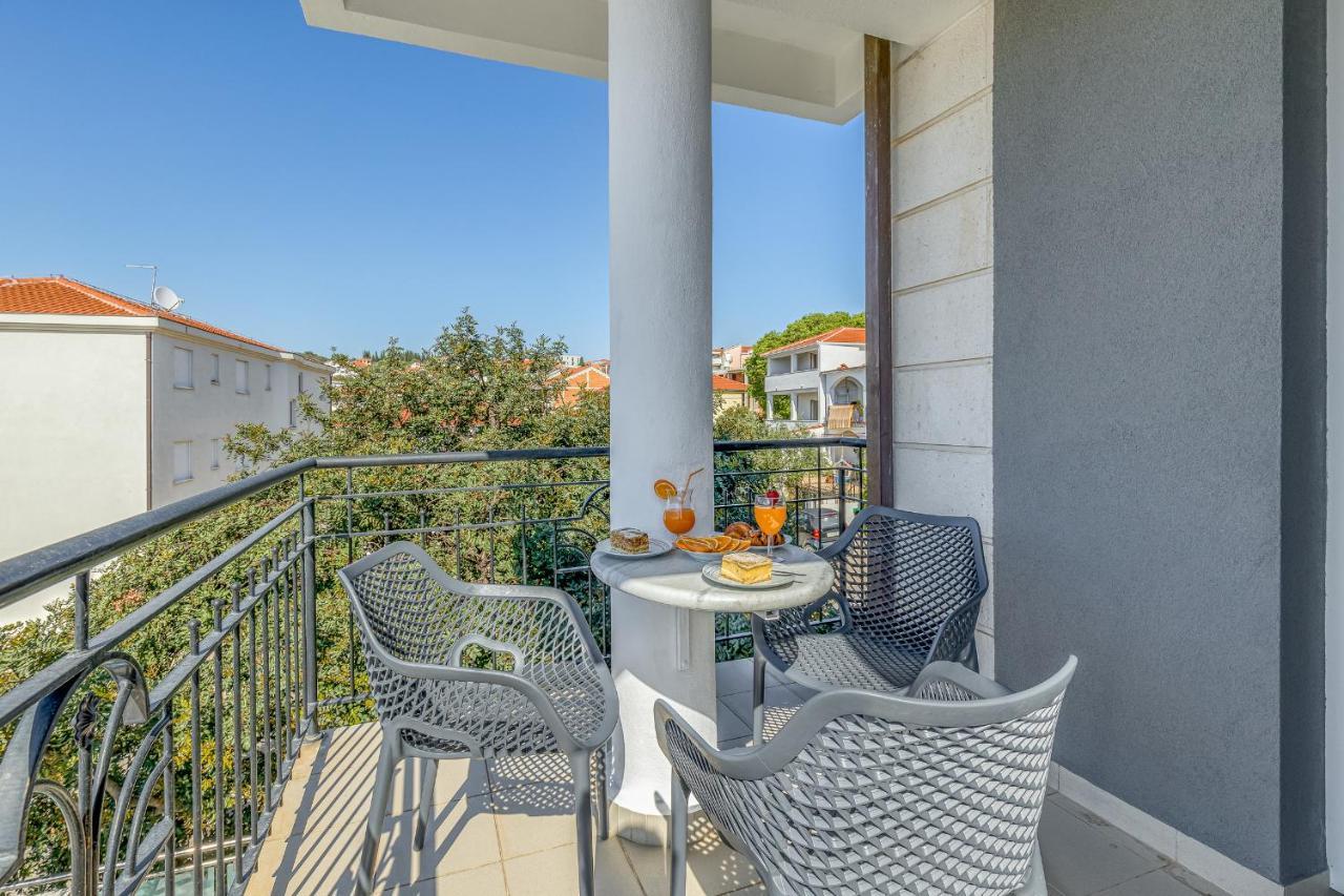 Island Resort Mihaela - Happy Rentals Trogir Zewnętrze zdjęcie