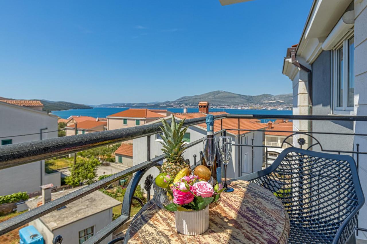 Island Resort Mihaela - Happy Rentals Trogir Zewnętrze zdjęcie