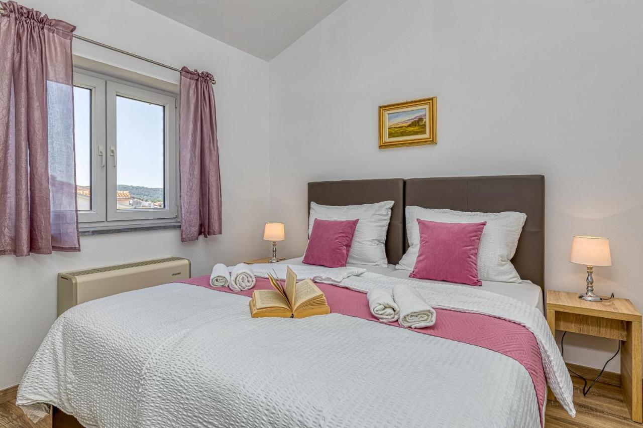 Island Resort Mihaela - Happy Rentals Trogir Zewnętrze zdjęcie